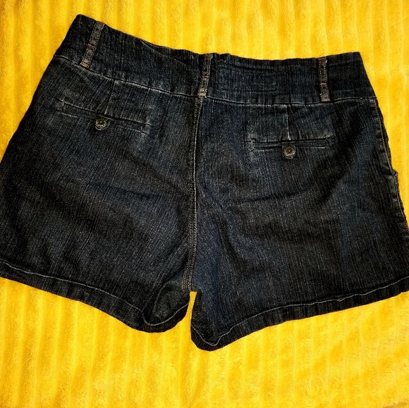 Women Jeans (shorts) - Picture 3 of 4